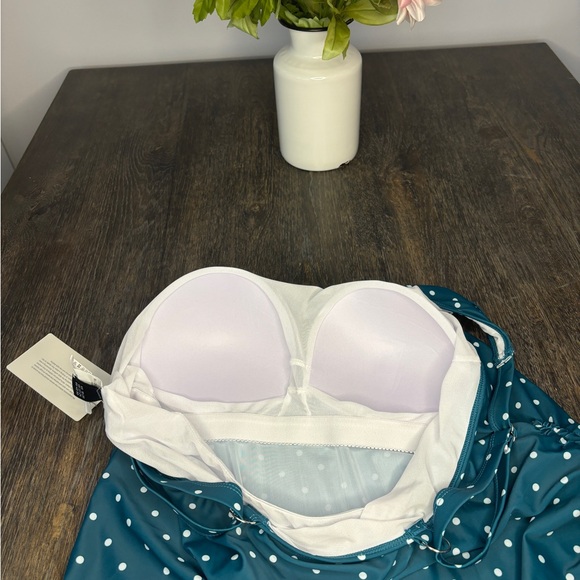 Swim top green and white - Picture 7 of 8